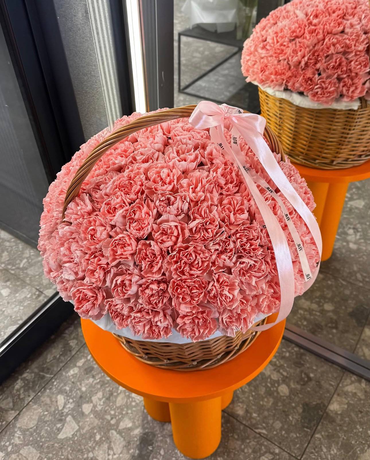 Корзина розовой гвоздики