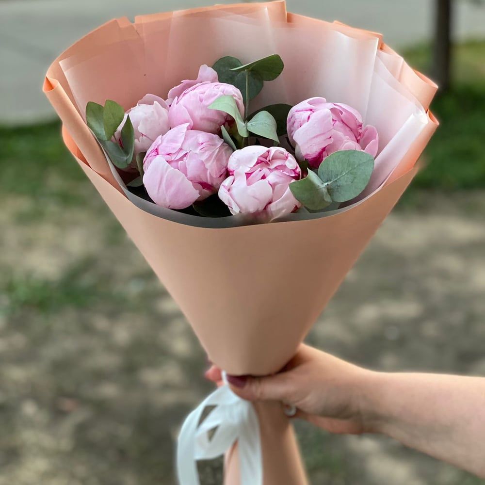 Пионы с эвкалиптом 5 шт