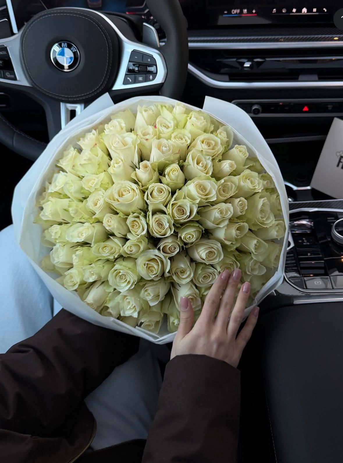 Розы золотые 51 шт
